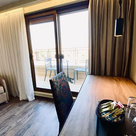 Deluxe In Blloku Area Tirana